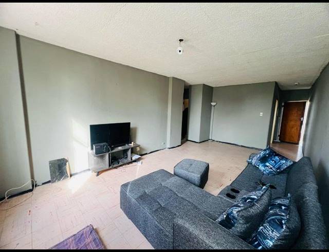 2 BEDROOM APARTMENT FOR SALE IN KWAGGASRAND